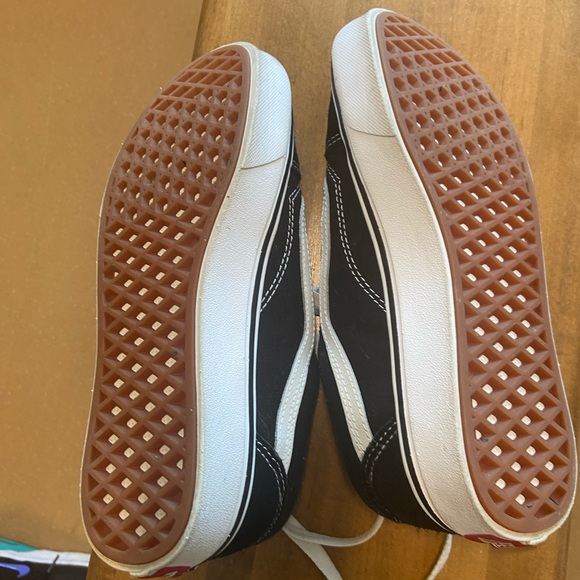 Vans - Picture 2 of 7